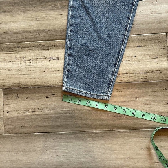 NWT Levi's High Waisted Mom Jean's Medium Wash Size 26 26x27 - Picture 8 of 8